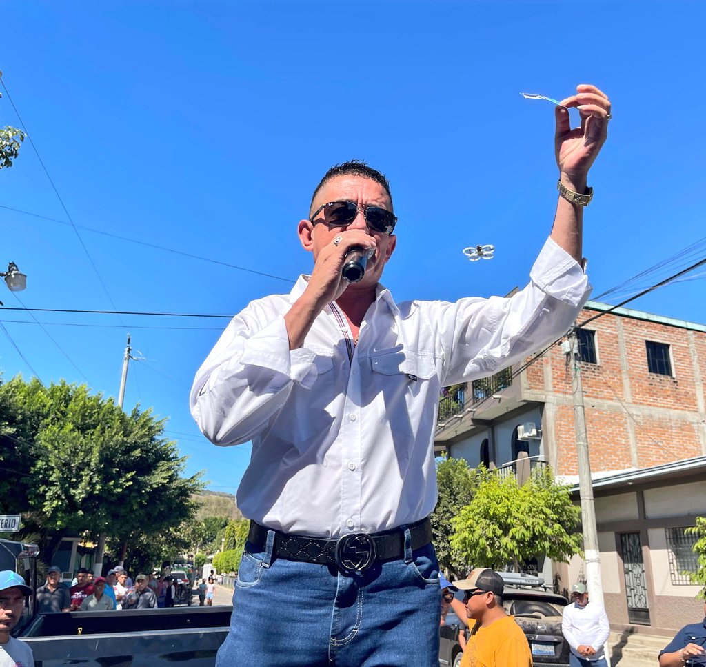 Por más de 15 años, el Diputado Cardoza ha respaldado fuertemente a la agricultura, a través del desgranado gratuito de maíz y maicillo y la entrega de abono, para beneficiar a los agricultores y su grupo familiar.