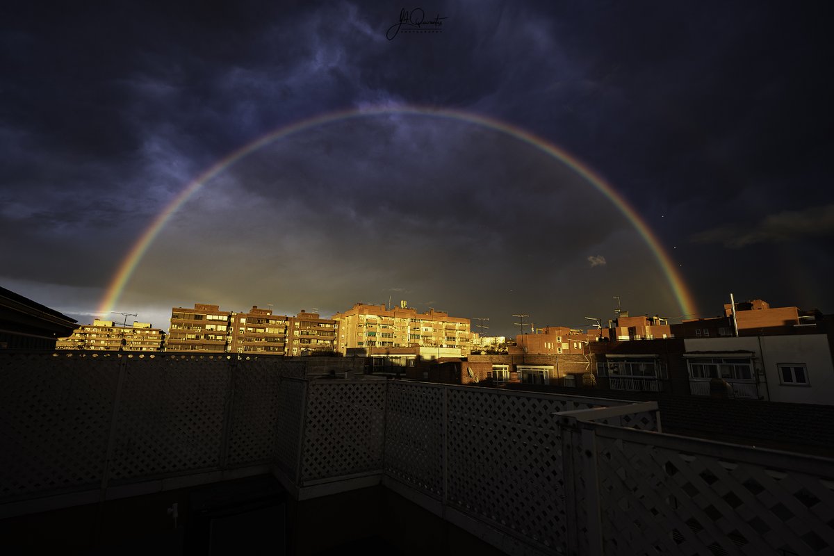 Arcoíris doble en la puesta de sol de esta tarde visto desde Vallecas (Madrid), 30-enero-2026