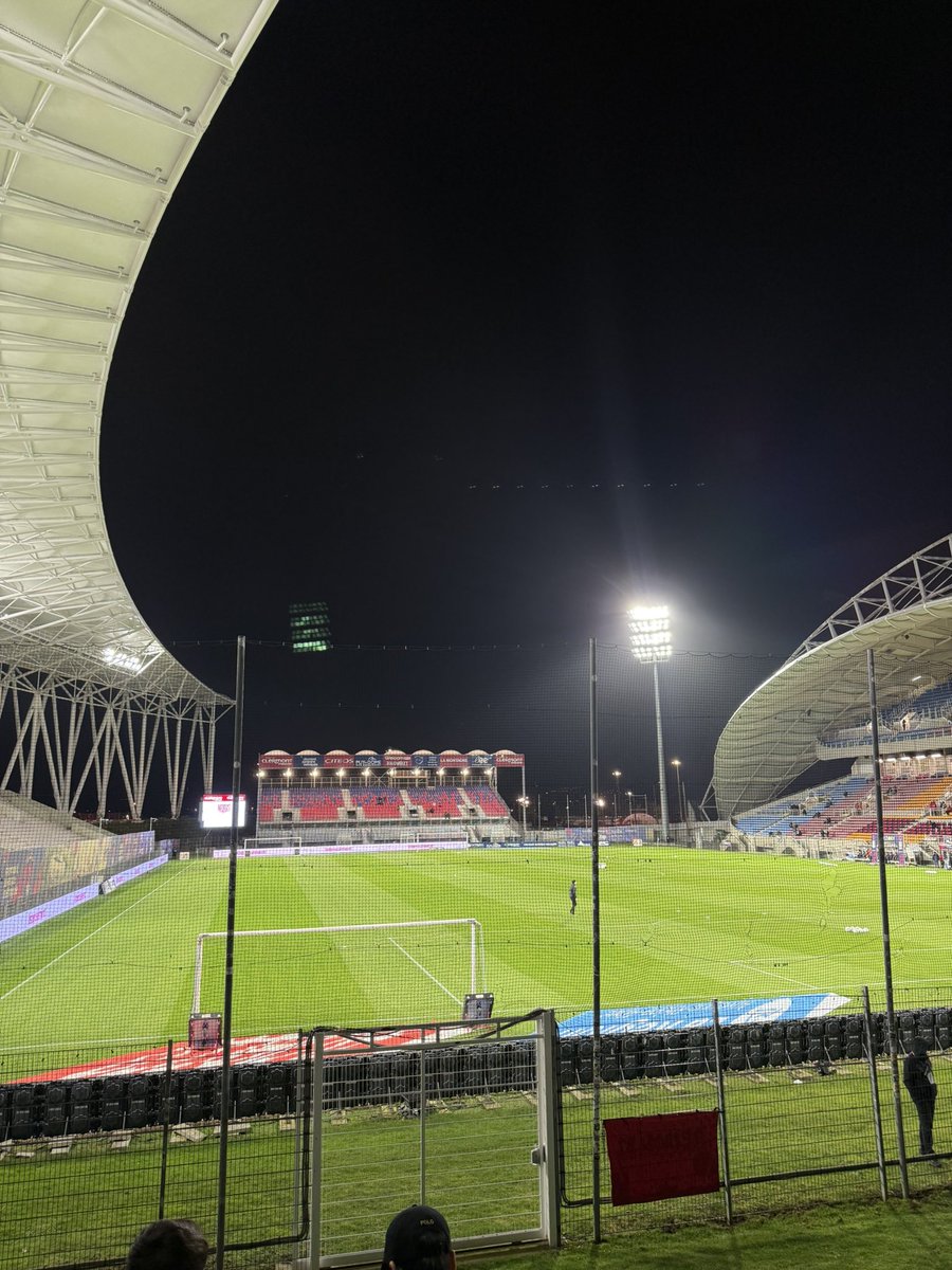 Clermont Ferrand, bonsoir !

(Dommage pour les filets mais ça va)

#CF63SDR #TeamSDR