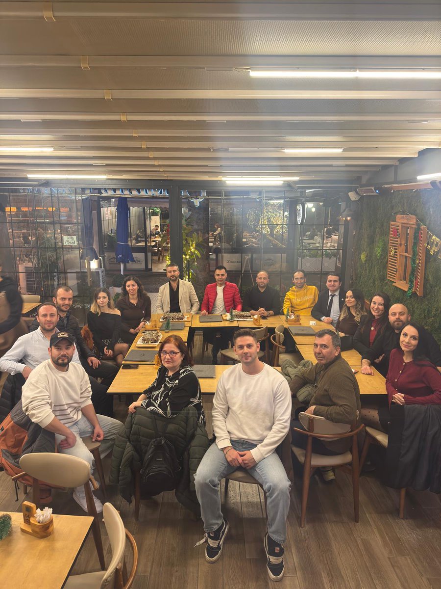 Gelir Uzmanlığı mesleğimiz için KariyerBüroSen İzmir ailesiyle bir araya geldik.
Birlikte güçleniyor, mesleğimiz için birlikte üretiyoruz. 🌟