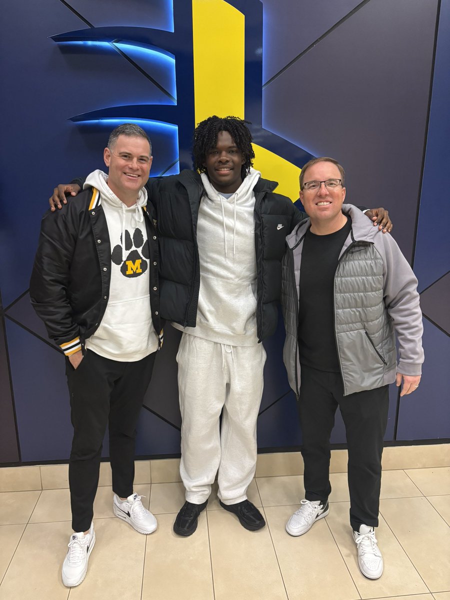 Certified_LB1's tweet image. MIZ Family🐯?? Appreciate @NastyWideOuts and @CoachDrinkwitz for stopping by today!!  @bigLBeezy2