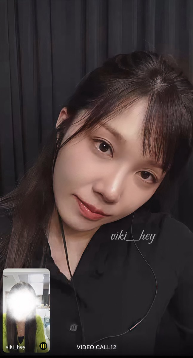 viki_hey tweet media