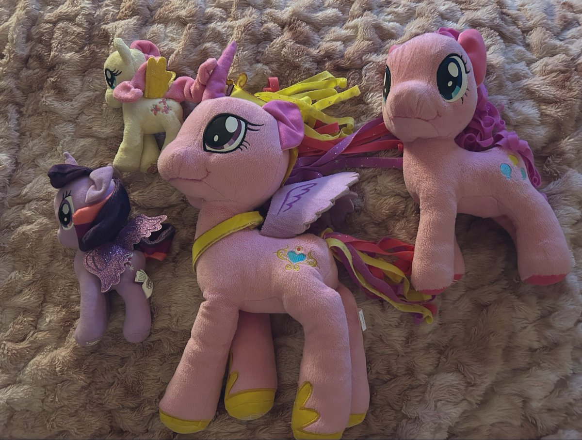 puddinpegasus's tweet image. allll ma pony plushies now !! m so happy to grow my collection soon m will have the mane 6 jus need dashie, applejack, nd rarity :3
