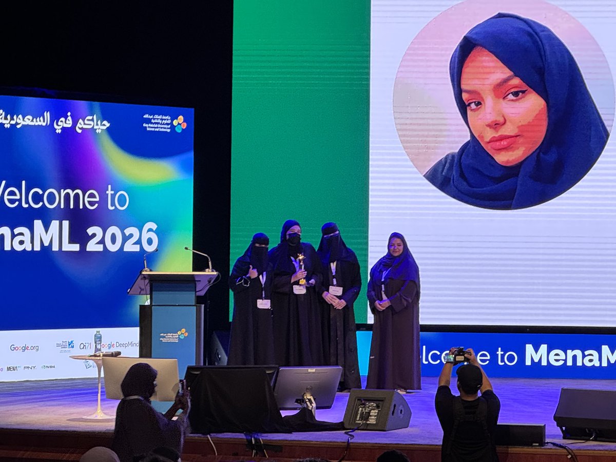 Yara 🎆 tweet media