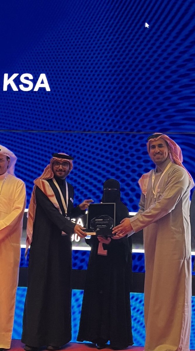 ولله الحمد من قبل ومن بعد،
فاز فريقنا المُمثل للمملكة العربية السعودية 🇸🇦 من مستشفى الملك فيصل التخصصي ومركز الأبحاث بالمركز الأول في مسابقة الجمعية الأمريكية للطب الباطني المقامة في دولة قطر، بمشاركة نخبة من الفرق الخليجية والعربية.