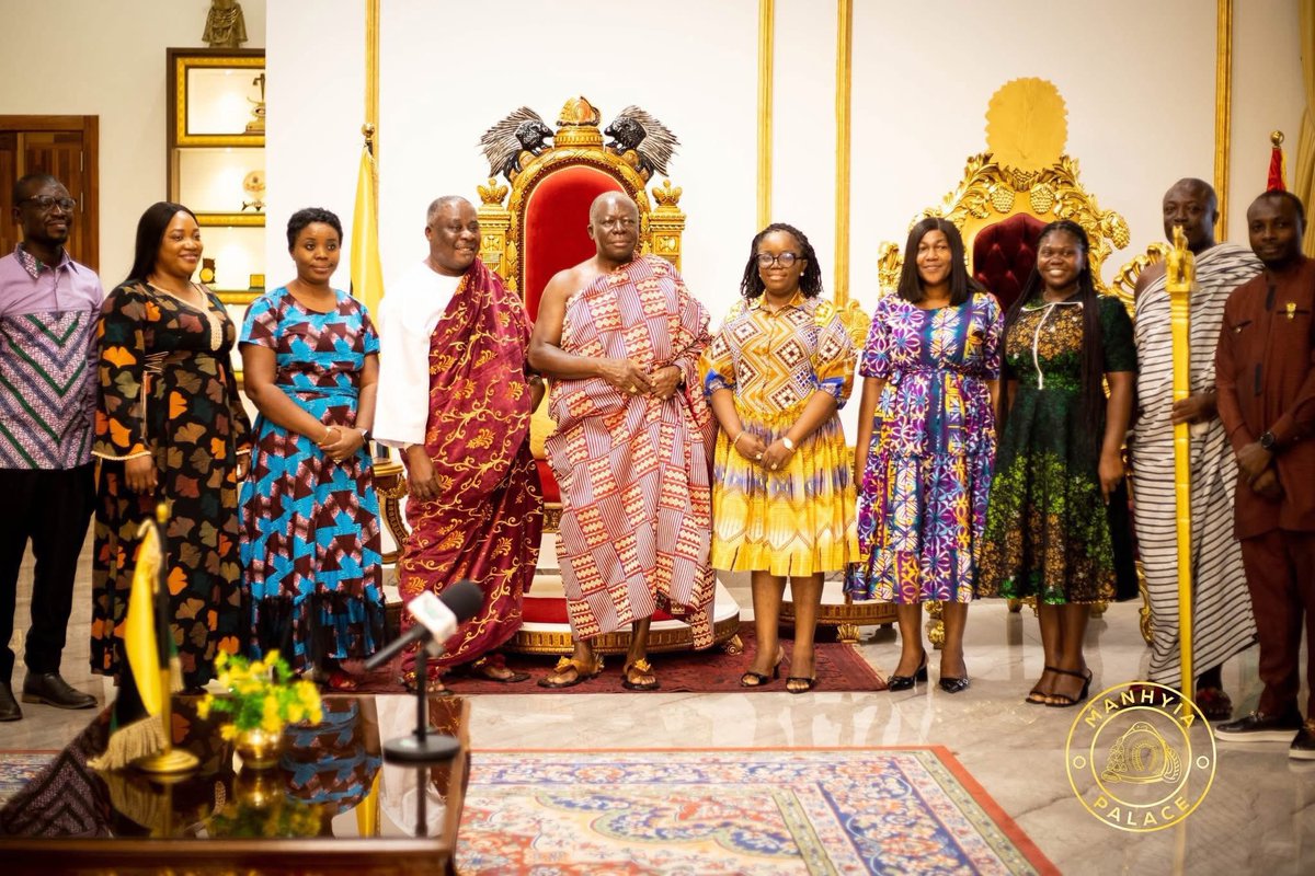 auntiededei's tweet photo. 🚨⛵️: The Greater Accra Regional House of Chiefs, led by its President, Oboade Notse Odaifio Welentsi III, paid a courtesy visit to the Asantehene, Otumfuo Osei Tutu II, at the Manhyia Palace.
📸: Manhyia Palace
📍Maamli
#auntiededei #ga #ghana #culture #dedeinews #dedei https://t.co/XZ95FvqGuQ