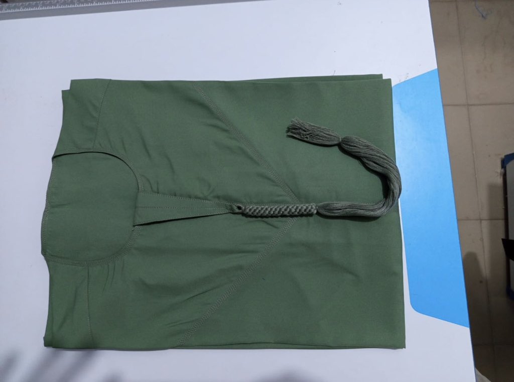 Emirates thawb 🧵🪡
🏷️price:15k each with sizes ranging from 64 to 55 available in all colors 

Location kaduna delivery 🚚 nationwide 
For inquiry WhatsApp or call ☎️ 
07064264296

📍sultan bello road U/Sarki Fatima plaza shop.6