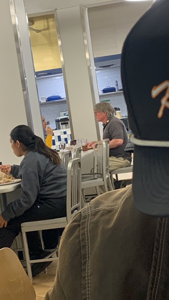 wetkites's tweet photo. John Gruden has been spotted in Chattanooga! https://t.co/1TtkmERJea