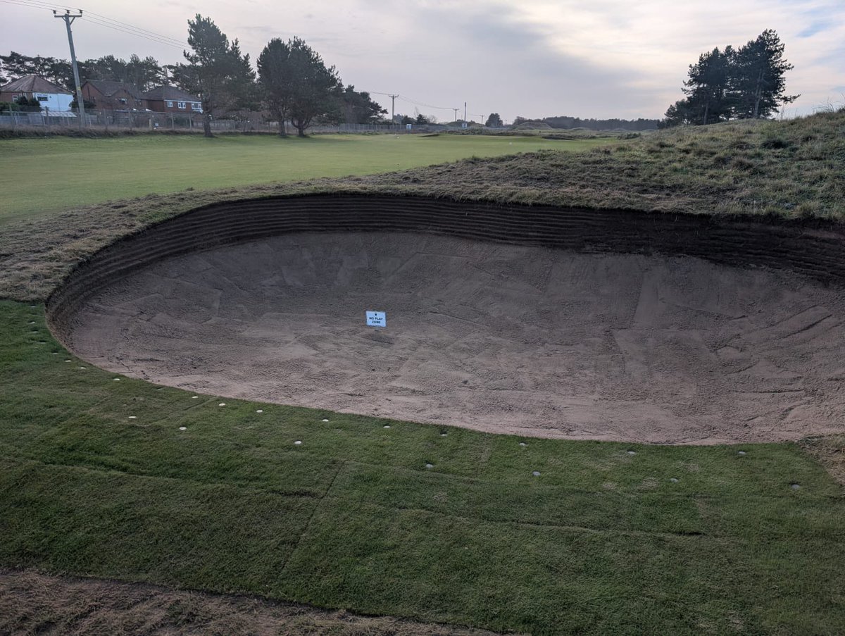 Hillside_Greens's tweet photo. Winter work coming to an end, with the staff building all styles of bunkers to the usual @Hillside_GC standards, great work gents. Phase 1 of the new irrigation system is also nearing it’s completion, complete with a grand design of a pump house 🏠 https://t.co/5bik4x30qE