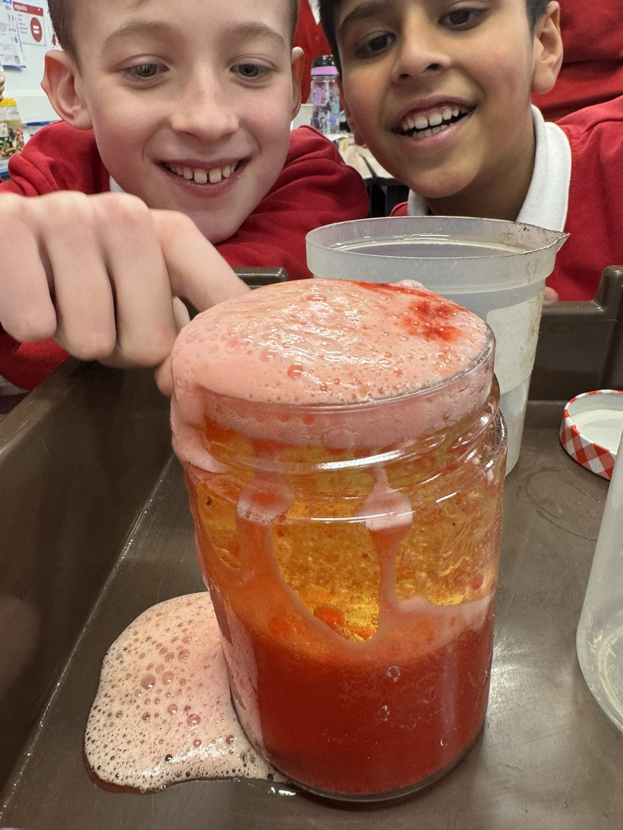 EastMortonCEP's tweet photo. Our Science ambassadors worked with Year 5 to make some mesmerising lava lamps….They explained the science behind it too ! #PupilLeadership #ScienceatEM https://t.co/OH58Swe2S5