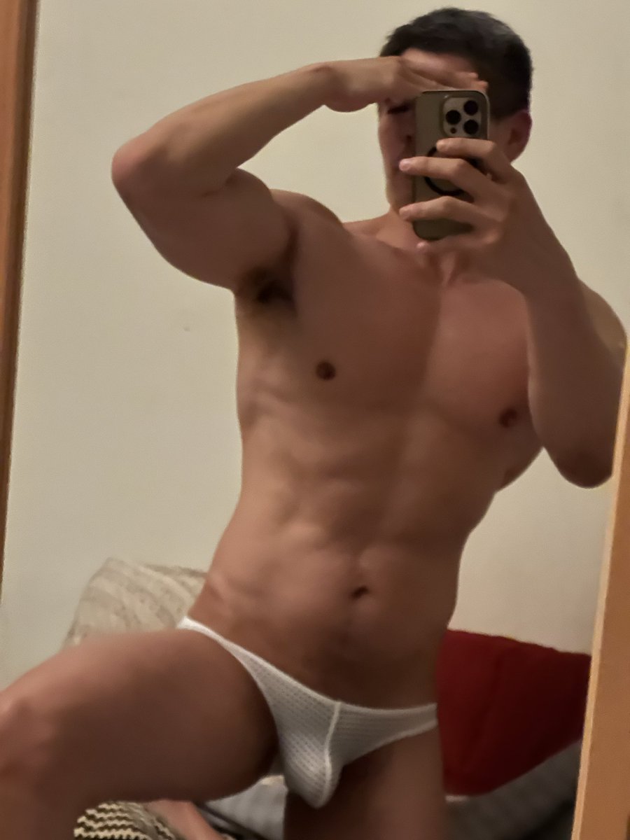 leauno5's tweet photo. Survived January 💪🤣 https://t.co/RNPbRIamBV