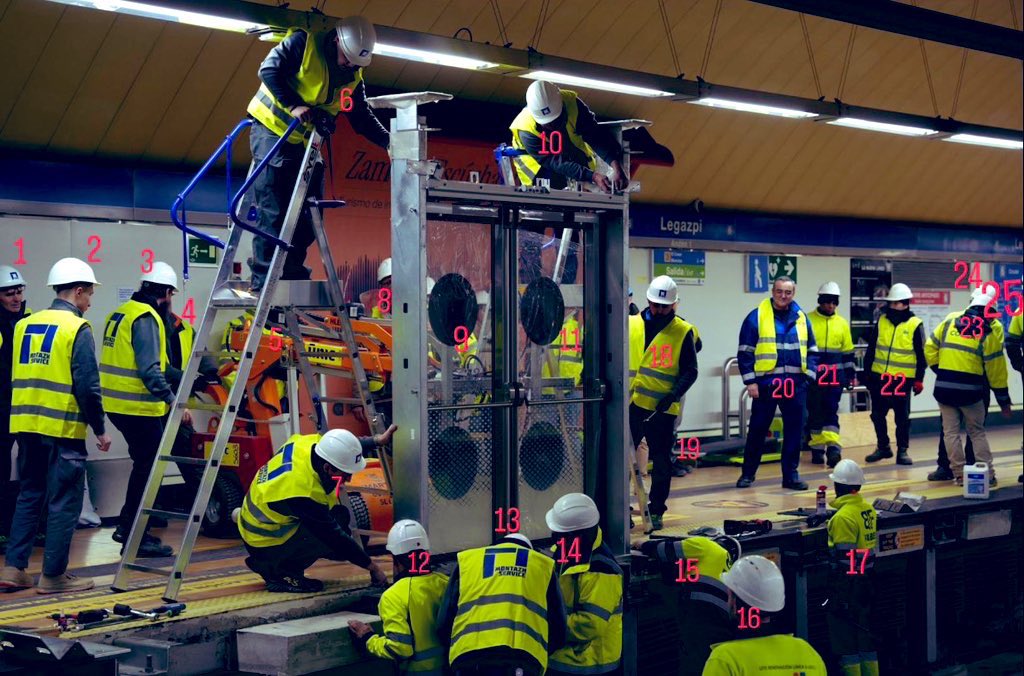 <a href="/juanBravoBaena/">Juan Bravo Baena</a> <a href="/ppopular/">Partido Popular</a> Esto es otra cosa que lo que hemos visto en el Metro de #Madrid 
<a href="/transportesgob/">Ministerio Transportes y Movilidad Sostenible</a> 🇪🇸 transparencia y eficacia 
También las carreteras los puertos los aeropuertos 

La última foto fue tomada en el #Metro de #Ayuso #PP