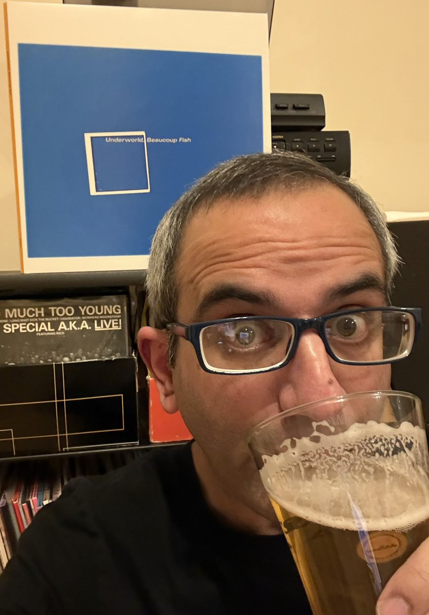Gurdo's tweet photo. I have beaucoup love for Friday nights! Happy weekend all x #weekend #beer #vinyl #beaucoupfish #underworld https://t.co/SteZcHujh4
