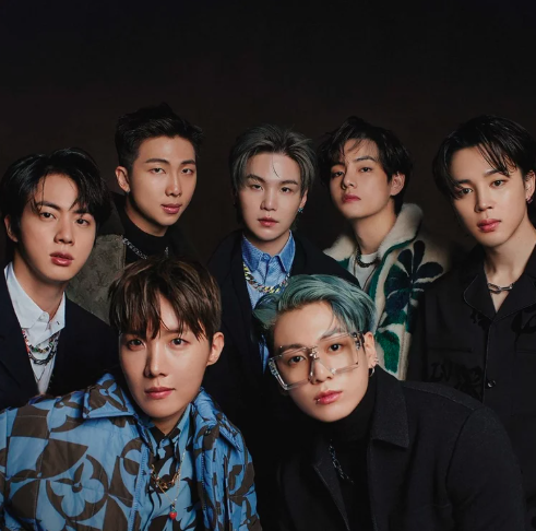 AboutMusicYT's tweet photo. BTS (2020) and NSYNC (2000) are the only groups to be named the greatest pop stars by Billboard. https://t.co/YzsmfM6akI