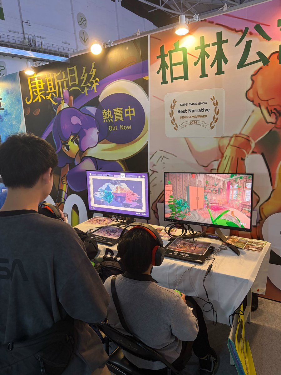 The Berlin Apartment - Out now! tweet media