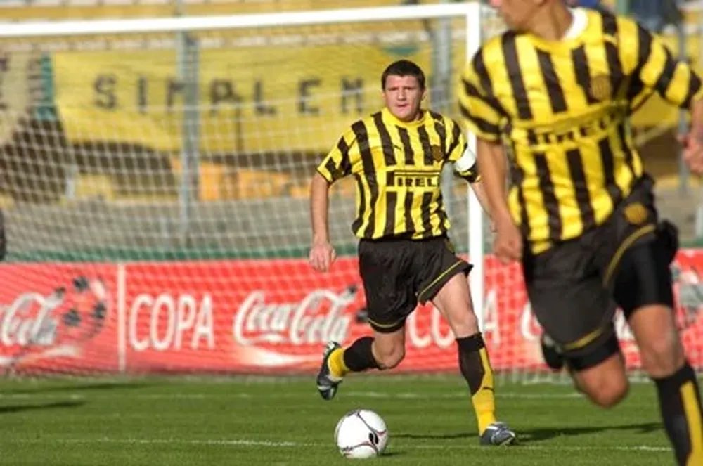 🗣️ “Si cobrás 50 lucas en un cuadro grande y estás estresado, no jugués nunca más, hay algo que está mal en tu cabeza. ¿Que dejás para el que labura 12 horas?”

✍🏻 Nelson Olveira en #TodoPelota