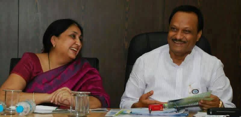 Pooja_Zole's tweet photo. वहिनी तुमचा निर्णय योग्यच
प्राचीन काळापासून मराठी स्त्री दुःख पचवून खंबीर उभी राहून राज्य चालवताना दिसून आली आहे.यादव काळापासून व त्याआधी ही मराठवाड्यानेच खंबीरपणे महाराष्ट्र व देश सांभाळला आहे.
पहिली मराठी महिला उपमुख्यमंत्री म्हणून अतिशय योग्य निर्णय वहिनीसाहेब
@SunetraA_Pawar https://t.co/FnpyVZodP4