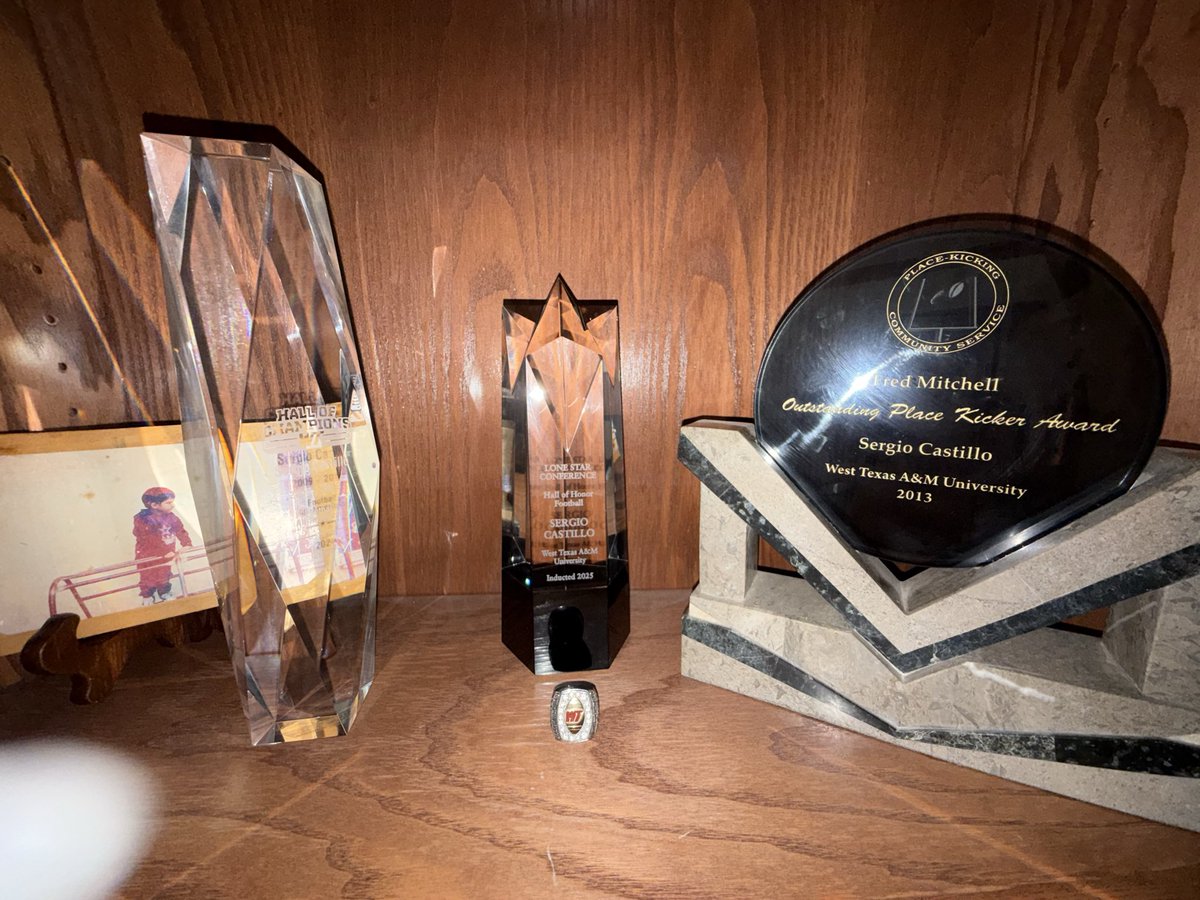 elcastidelsur's tweet photo. Honored &amp; blessed to be part of the @LoneStarConf Hall of Honor🙏
Thanks to all my teammates &amp; coaches for helping this little boy from South Texas live the dream!
@WTAMUBuffs https://t.co/nr0IUFwZ0O