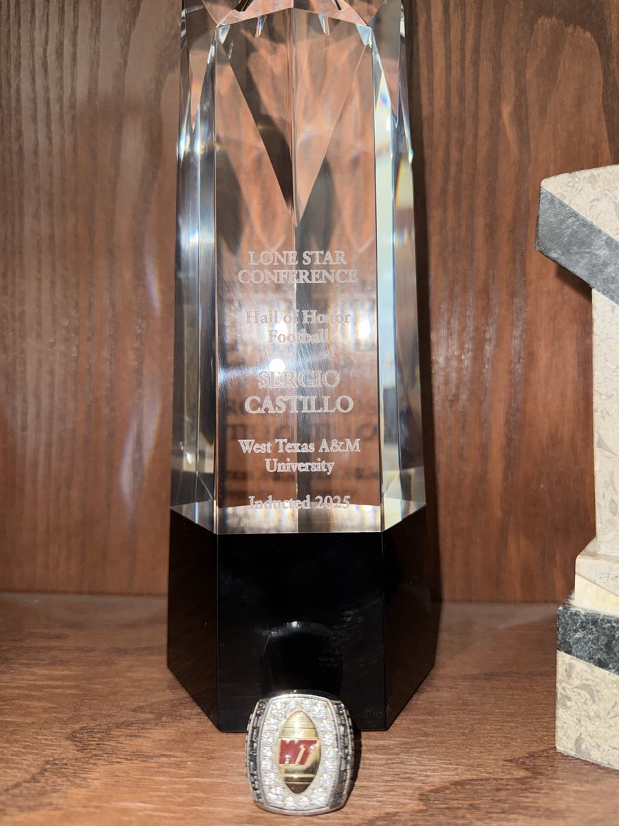 Honored &amp; blessed to be part of the <a href="/LoneStarConf/">Lone Star Conference</a> Hall of Honor🙏
Thanks to all my teammates &amp; coaches for helping this little boy from South Texas live the dream!
<a href="/WTAMUBuffs/">West Texas A&M Athletics</a>