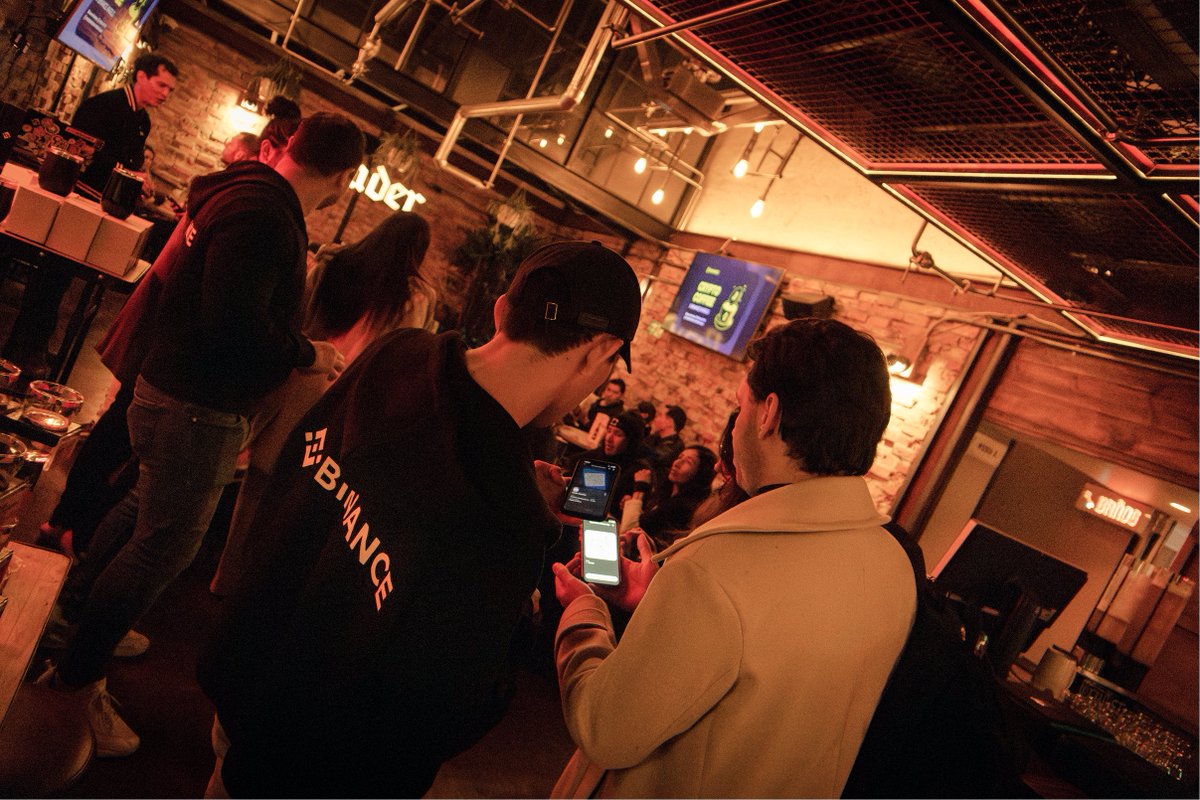 BinanceLATAM's tweet photo. ¡Qué buena noche, Bogotá! 🇨🇴🔥  
Así se vivió el primer Crypto Coffee del año en Colombia, junto a nuestros Binance Angels.  

Gracias a todos por sumarse. Nos vemos pronto 🚀 https://t.co/glJ6jpJHEh
