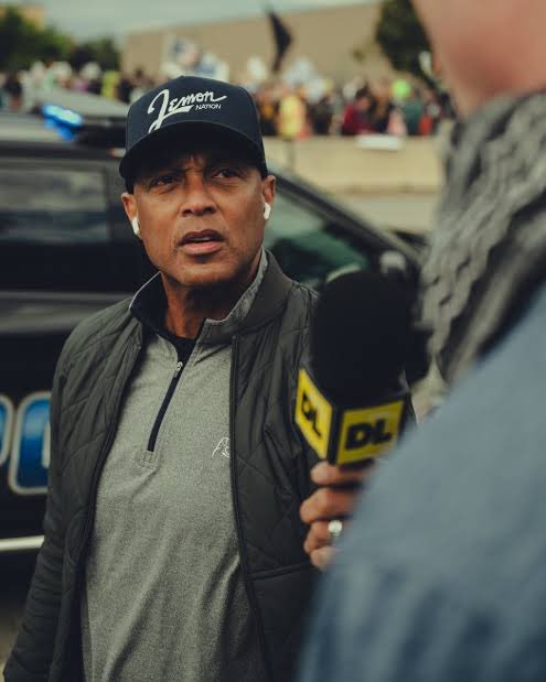 almuariza's tweet image. Don Lemon, ex presentador de CNN y hoy periodista independiente, y la reportera Georgia Fort han sido detenidos en Estados Unidos por cubrir una protesta contra la política migratoria de Trump en una iglesia de Minnesota.
El Departamento de Justicia los acusa de violar la ley…