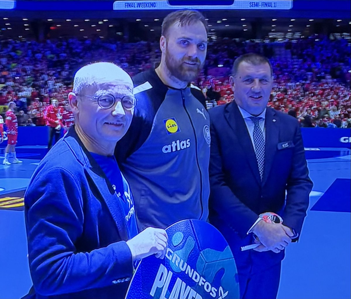 KaiFlorysiak's tweet image. Yeah! Finaaaale, oohooo; Finaaaale, ohoohoohoo 🤾‍♂️🇩🇪 Unsere Abwehr war heute Weltklasse, der Angriff on fire 🔥 starkes Spiel 👏 Respekt vor Kroatien. Das Pensum war extrem. #ehfeuro2026 #ger #gercro