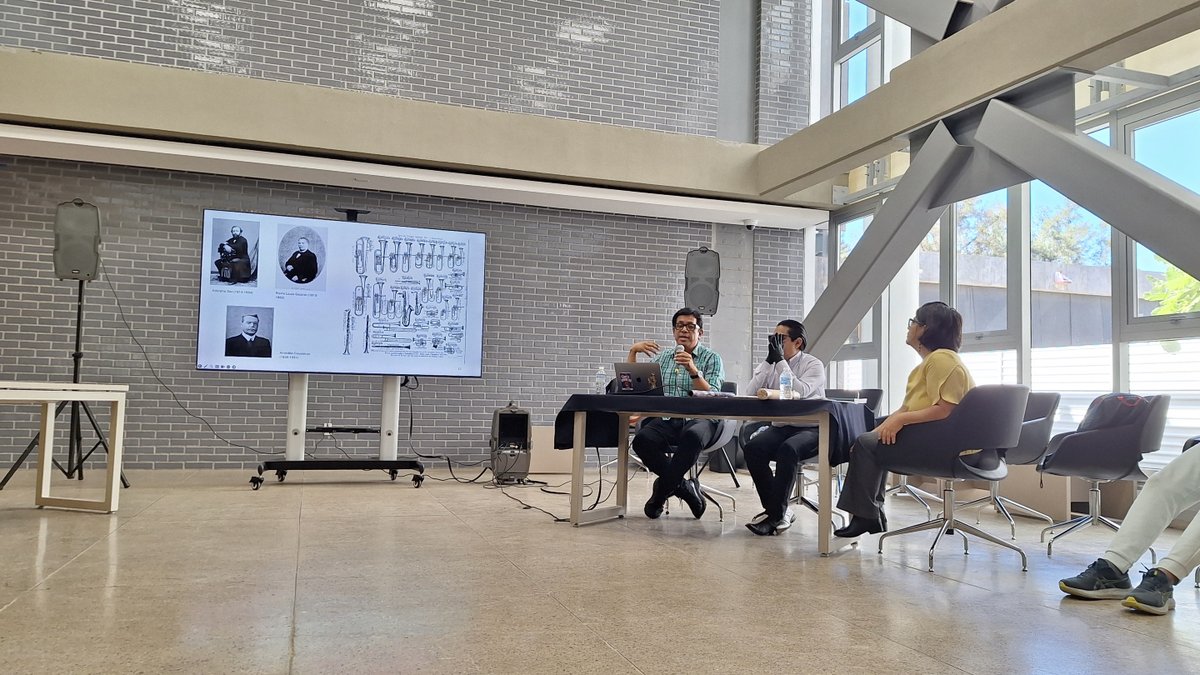 filos_unam's tweet photo. 📚✨ Compartimos momentos de la #ComunidadFilos de la Licenciatura en Historia de la ENES Oaxaca, quienes están por iniciar su segundo semestre.

Durante el año pasado vivieron sus primeras actividades académicas y realizaron visitas a archivos, bibliotecas y diversos espacios culturales del estado de Oaxaca 🏛️📖.

Una experiencia formativa que fortalece el aprendizaje en diálogo con la memoria, el territorio y la riqueza cultural de la región.

Fotos: Comunidad de Historia en la ENES-Oaxaca