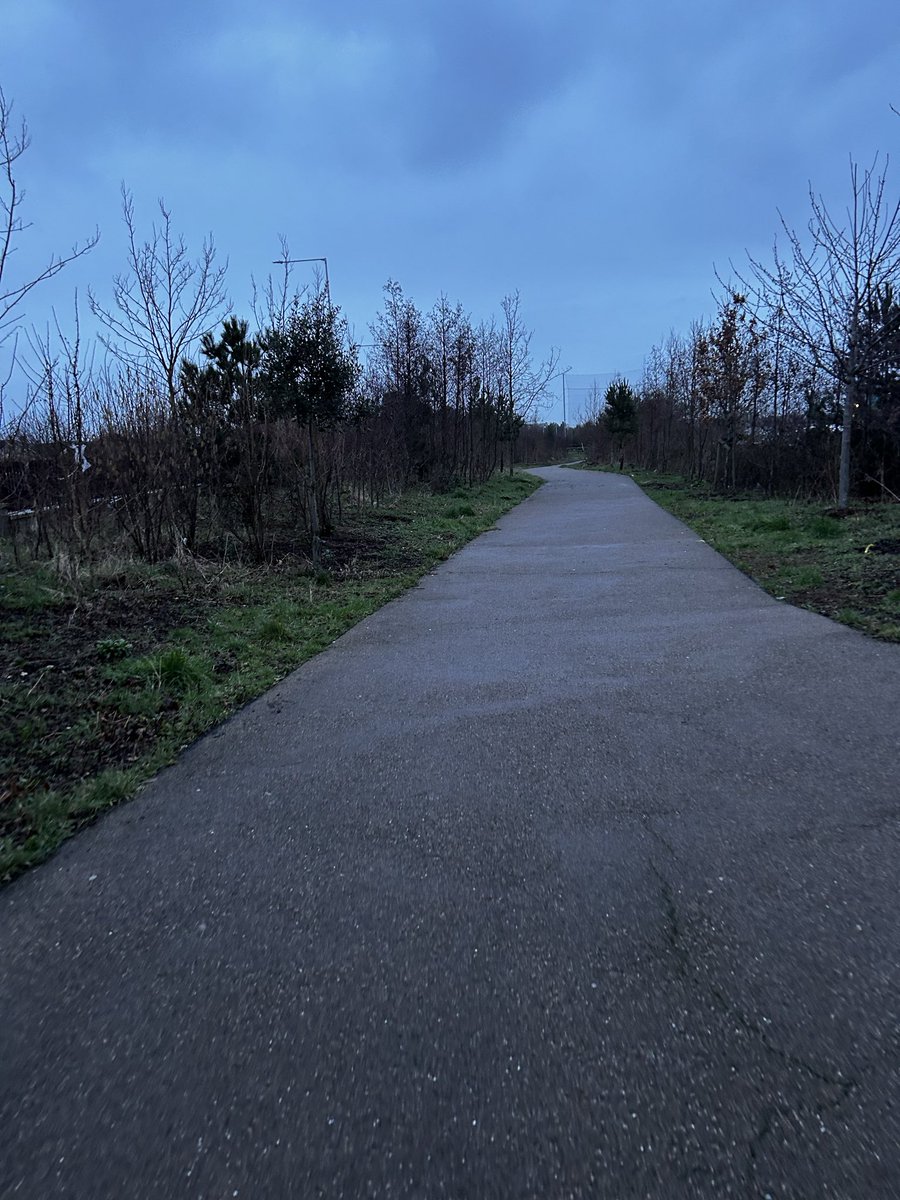 FergusPMcGrath's tweet photo. Day 30 of 100 / Round 8 ✅

Out &amp; back before the rain. 

#100DaysOfWalking
#Mild https://t.co/7zEZz2FK3K