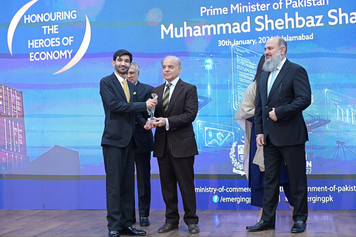 youngfsd's tweet photo. A proud moment as a father to see my son, Umair Mukhtar, receive the Top Exporter Trophy from the Honourable Prime Minister of Pakistan, Mr. Shahbaz Sharif, at the Prime Minister’s House, Islamabad. #sadaqatlimited https://t.co/WqdyGI3IZc