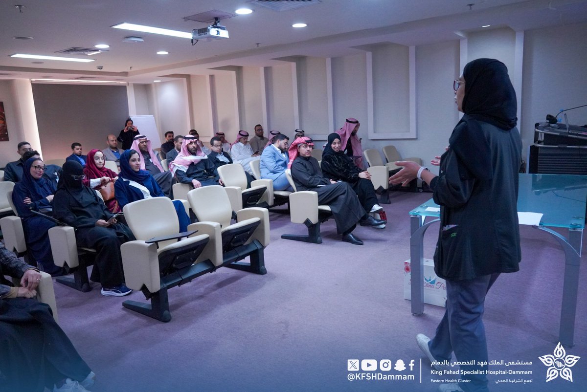 KFSHDammam's tweet photo. على مدى يومين، نفّذ مركز التميّز لأمراض الأمعاء الالتهابية ب #مستشفى_الملك_فهد_التخصصي_بالدمام   أحد مكونات #تجمع_الشرقيه_الصحي، ورشة عمل متخصصة حول الموجات فوق الصوتية المعوية (IUS)، هدفت إلى تعزيز مهارات الأطباء ونقل المعرفة من الجهاز إلى العيادة، من خلال التدريب العملي على استخدام الـ IUS كأداة فعّالة في التقييم، وربط النتائج التصويرية بالقرارات السريرية في رعاية مرضى أمراض الأمعاء الالتهابية