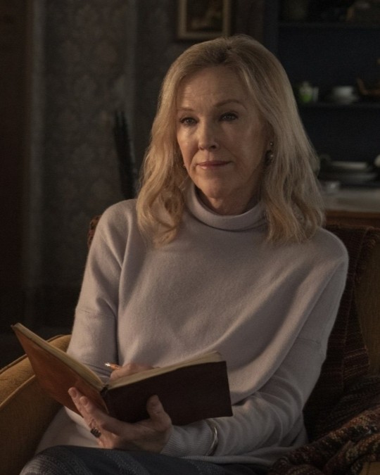 TheLastofUsNews's tweet photo. Catherine O’Hara has sadly passed away at the age of 71 https://t.co/FmDfsO9cEj