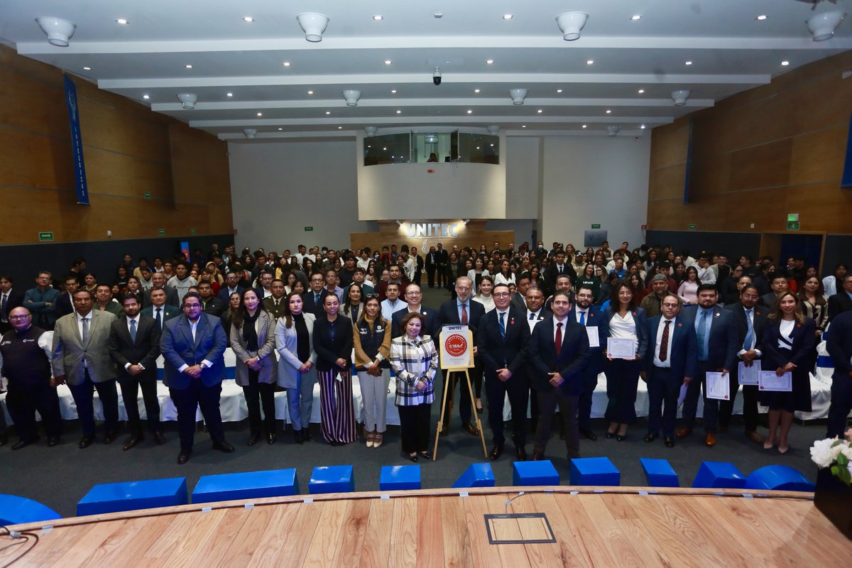 Hace 10 años cambiamos el paradigma del modelo de desarrollo económico estatal y hemos demostrado que en Querétaro el progreso y el cuidado del medio ambiente van de la mano. Estuve en la entrega del distintivo CREA nivel Diamante a <a href="/UNITECMX/">UNITEC México</a>, campus reconocido por implementar