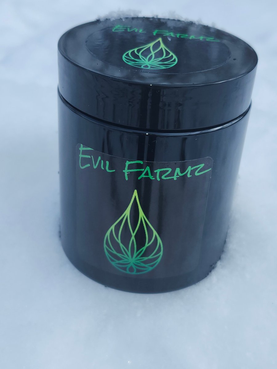 Evil_Farmz's tweet photo. 🚨 Giveaway @ 500 followers! 🚨

🏆14g flower, 2g hash, t-shirt.🏆

Like, Follow, Share, Tag.

 Shout out to 400 &amp; everyone showing love/support for the brand. Been getting the 🔥 to more hands &amp; plenty of good smoke reviews coming in. 💯⛽️ cheers to the weekend 😶‍🌫️ https://t.co/tcFhhpJXTh