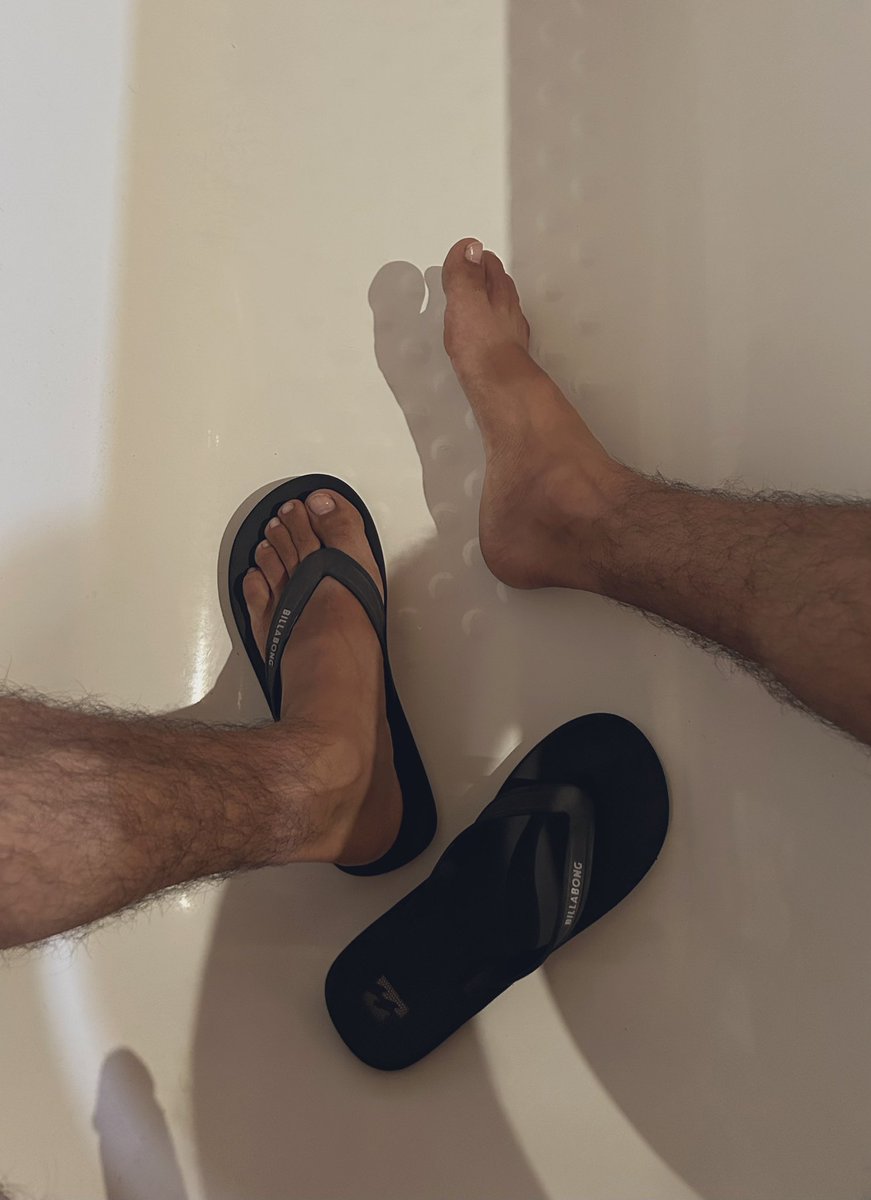 FullHardy05's tweet photo. Moments before taking a shower 🚿🩴👣

#feet #malefeet #flipflops #menfeet #malefeetfetish #feetfetish #feetflops
#meninflipflops #flipflopsfetish https://t.co/snGvt8aC78