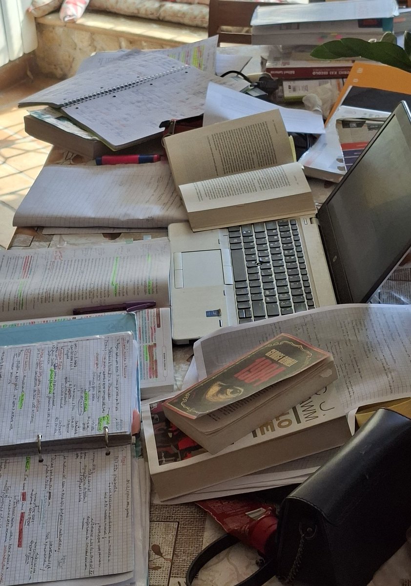 moon_cradlee's tweet photo. I 2007 e co non avranno mai la vera maturità experience https://t.co/iIXRS5Z17f