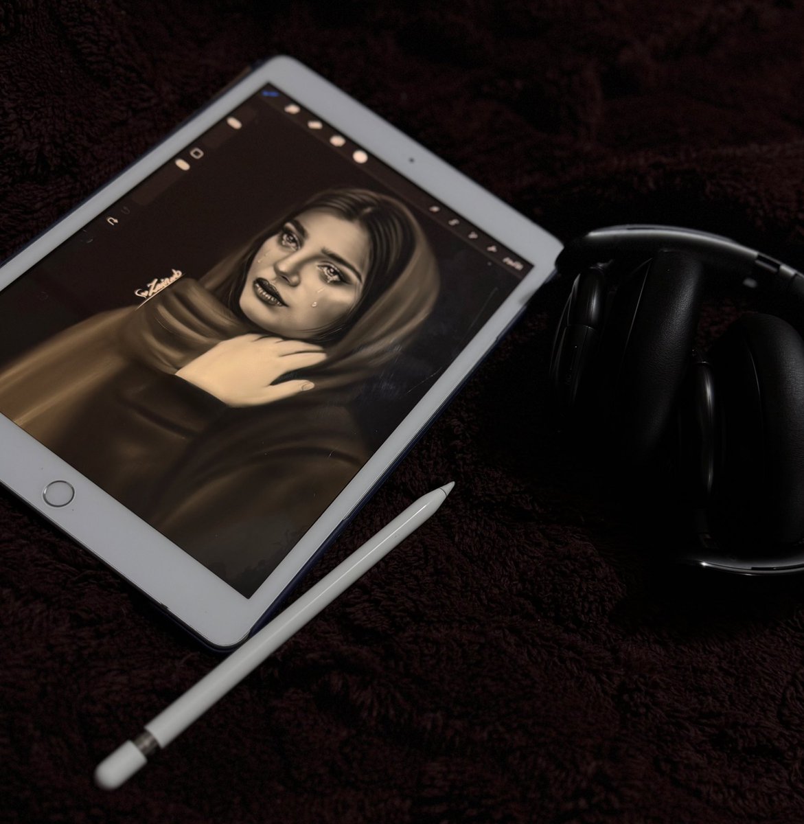 الفن هو العزله المليئه بلضوضاء والهوس 
والشغف والراحه والتعب وكل شي يعيد 
لك حزنك وفرحك معاً🎨✨
#رسمي