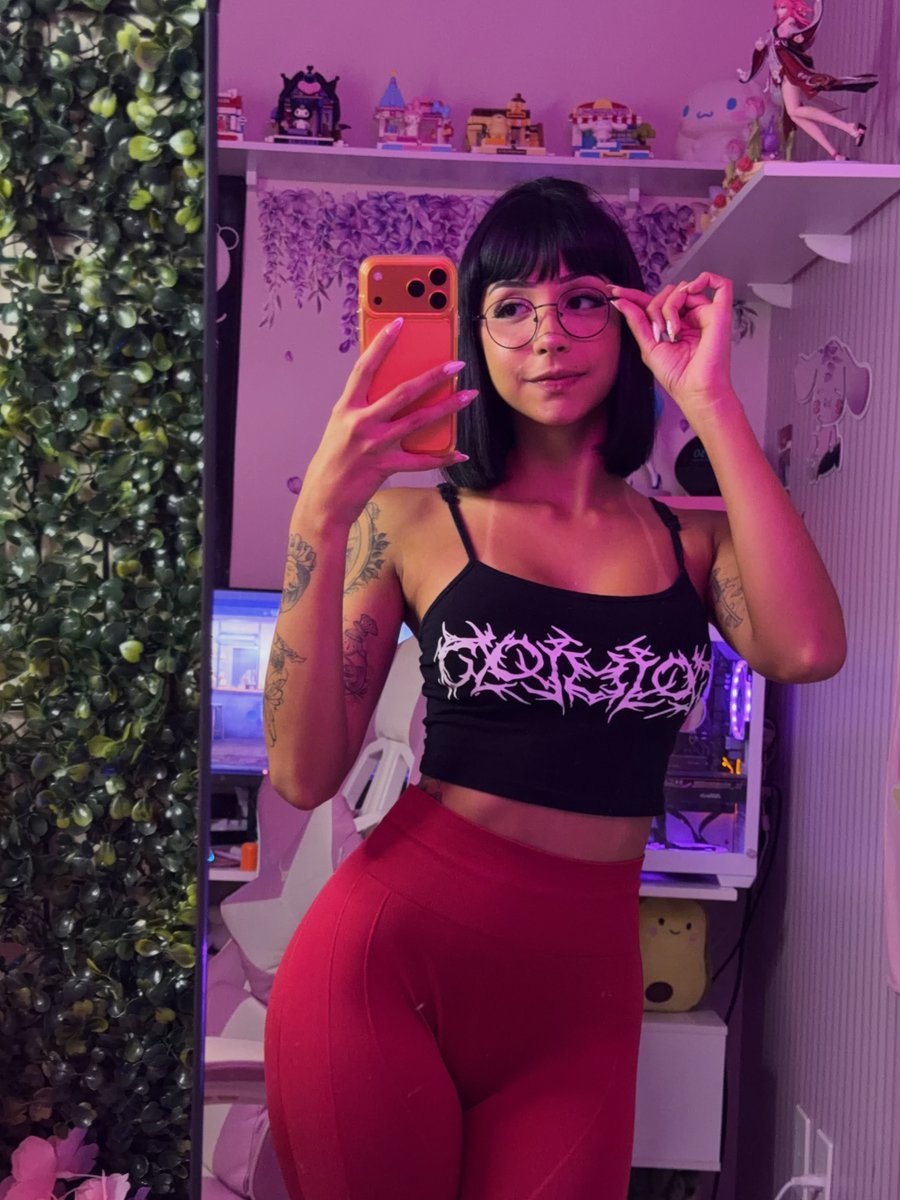 be honest.. does red look good on me or nah