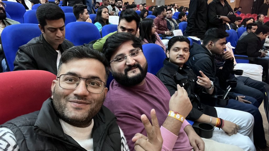 avinash_purnea's tweet photo. The "Paisa Vasool" Vibe
"Laughter is the best medicine, but Harsh Gujral is the best doctor! 😂 What an insane night of comedy. 
My jaws are still hurting!"

#HarshGujral #StandUpComedy #LiveShow #LaughterRiot #ComedyNight #Vibe #reelitfeelit #videoviralシ #trendingreel #purnea https://t.co/kuL5tyLfL5