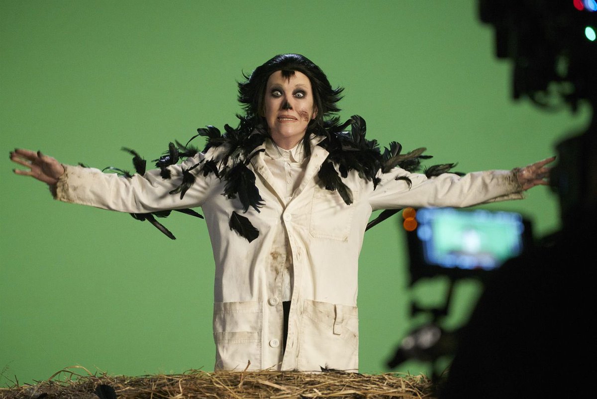 abefr0man_'s tweet photo. moira rose is one of the greatest characters of all time n made me cry laughing more times than i can count. catherine o’hara being an all-timer legend is not even a big enough description man i’m gutted https://t.co/4nVjWymuYX