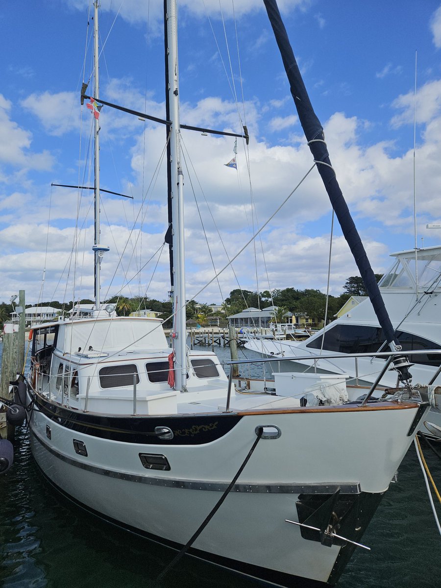TSailingAcademy's tweet image. The beauty of a properly kept classic yacht.
#sailing #yachting #boatlife #FridayMotivation