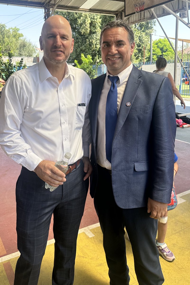Un gran honor haber compartido con <a href="/USAmbCL/">U.S. Ambassador to Chile</a> el cierre de la escuela de verano en #Huechuraba 
El país y nuestros niños tienen un gran futuro