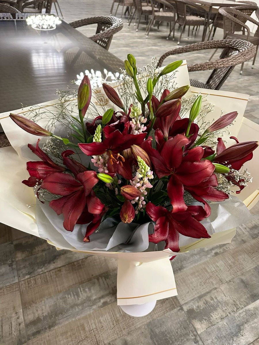 i3Moment's tweet image. Burgundy lilies bouquet