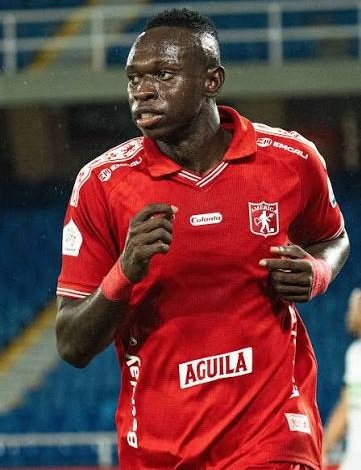 Vean... He leído mucha crítica a Yojan Garcés y entiendo el desespero que a veces da en la cancha. Yo también lo he criticado. 

Al muchacho hay que arroparlo; hacerle ver que su limitación es mental porque condiciones tiene y lo ha demostrado.

¡Crítica pero también aliento!