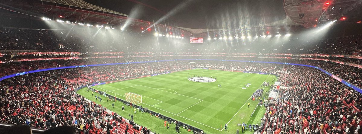 Descobri o Benfica numa noite europeia, ensinaram-me a magia desses jogos, da mística quase mágica que significa este clube entre os grandes da Europa, do mundo. Na passada quarta-feira vivi mais um bocadinho dessa história. Vivi eu e viveste tu. Épico. Eterno. Nosso. <a href="/SLBenfica/">SL Benfica</a>