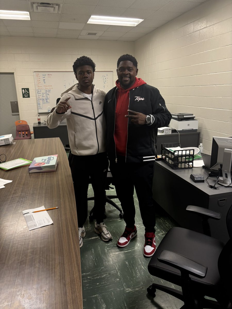 EXTREMELY BLESSED To Receive my 5th Division 1 Offer from Western Kentucky University!!!
<a href="/BallCoachBaby/">Kwahn Drake</a> <a href="/WKUFootball/">WKU Football</a> <a href="/RecruitGeorgia/">Recruit Georgia</a> <a href="/One11Recruiting/">One11 Recruiting</a> <a href="/247Sports/">247Sports</a> <a href="/BridgeBoysFB/">Stockbridge Football</a> <a href="/WKURecruiting/">WKU Football Recruiting</a>