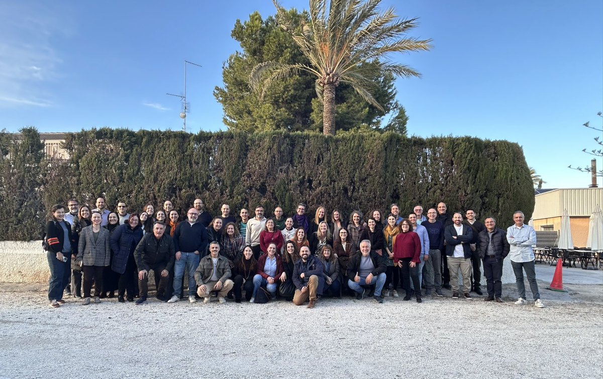 Satdi_UMH's tweet photo. Un año más celebramos nuestra ya tradicional #SATDIcomida post navidad 🍽️ No hay mejor manera que comenzar el año reencontrándose con los compis del #SATDI y también algún que otro herman@ del @SIPT_umh Cogemos fuerza para este 2026 tan ilusionante 💪🏼🤘🏼#SATDIsfacción https://t.co/YtuYnaJ0F5