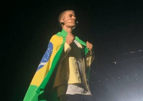 biebersmaniabr's tweet photo. De acordo com o site Metrópoles, o prefeito @eduardopaes revelou que Justin Bieber é o grande nome que se apresentará em Copacabana, no Todo Mundo no Rio, no dia 2 de maio. https://t.co/HbukRWIrAW