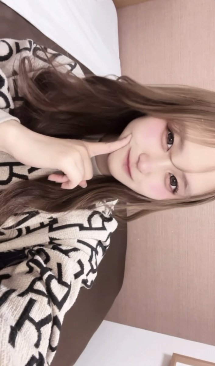 今日も1日お疲れ様ですっっ✨️

明日東京！明後日名古屋！
会いに来てねっっ🩷💛❤️

早く寝ないと💦起きれなくなる！！
おやすみなさい😪いい夢見てね！！！