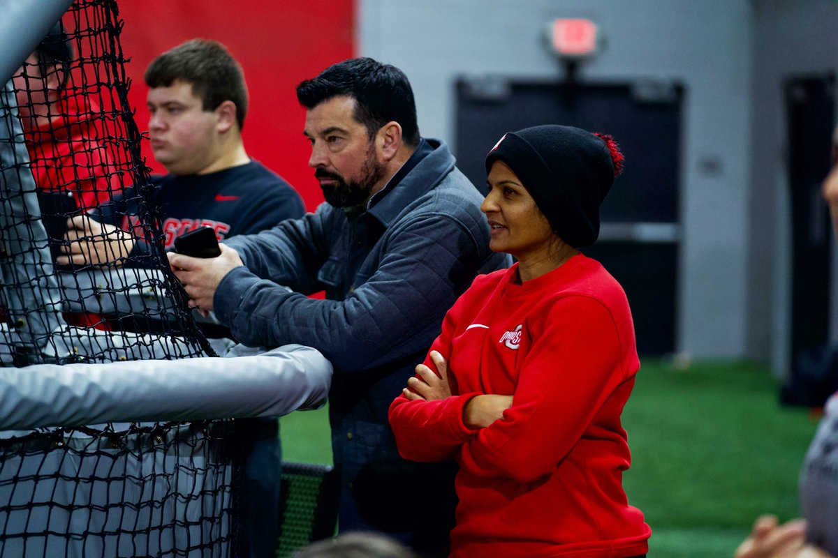 OhioStateSB's tweet photo. 𝐌𝐞𝐞𝐭𝐢𝐧𝐠 𝐨𝐟 𝐭𝐡𝐞 𝐦𝐢𝐧𝐝𝐬

Thanks to @ryandaytime for stopping by practice recently. You’re welcome back any time.

#GoBucks https://t.co/6dT2Uq4PMj