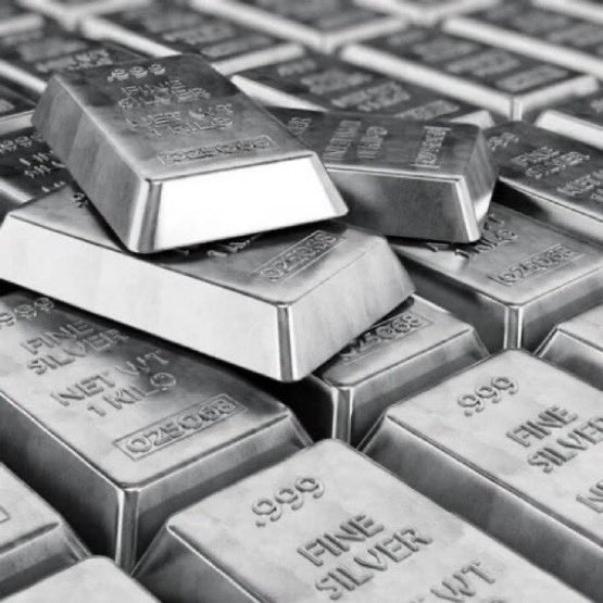 cryptorover's tweet photo. 💥BREAKING:

Gold and silver just lost over $10 TRILLION in market cap today. 

The biggest daily loss in history. https://t.co/bUFuq8z086